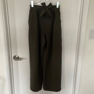 Lululemon nior pant army green, size 6